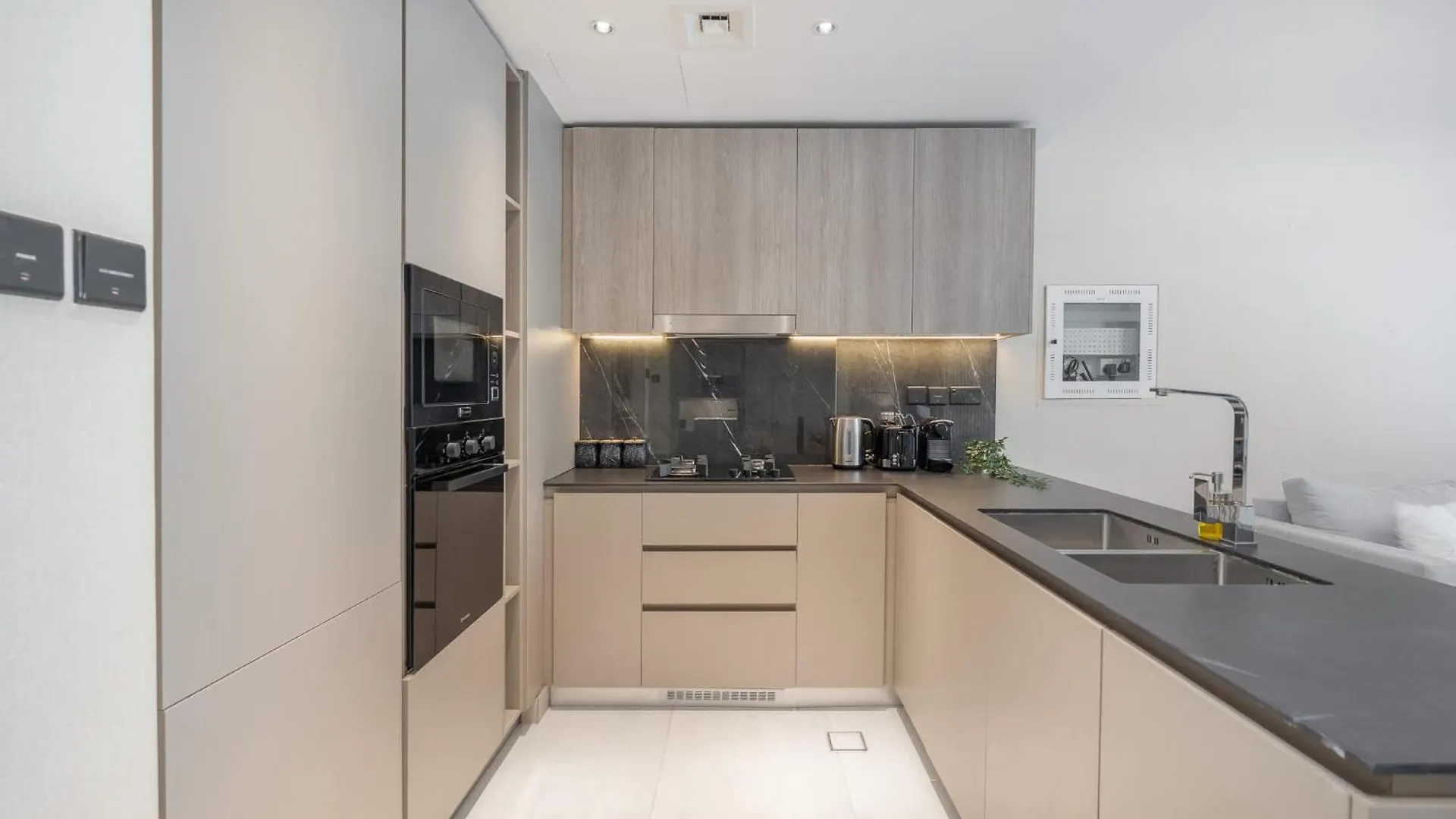 Apartment Gorgeous 1 Bedroom In Oxford Boulevard Jvc Dubai United Arab Emirates