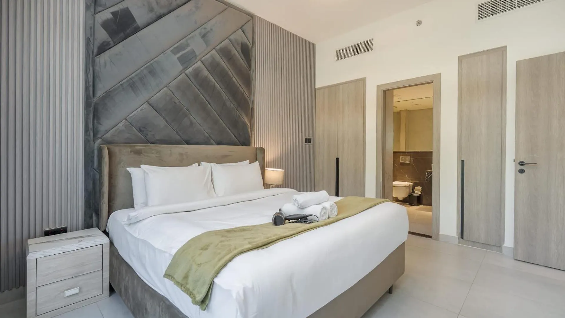 Gorgeous 1 Bedroom In Oxford Boulevard Jvc Dubai 0*,